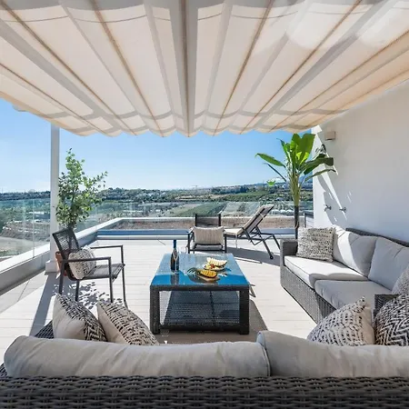 Unique 3-bdrm Townhouse, Stunning View, Pool & Bbq Apartment Estepona