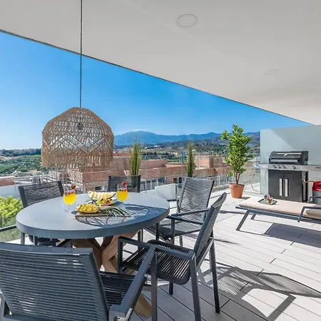 Unique 3-bdrm Townhouse, Stunning View, Pool & Bbq Apartment Estepona