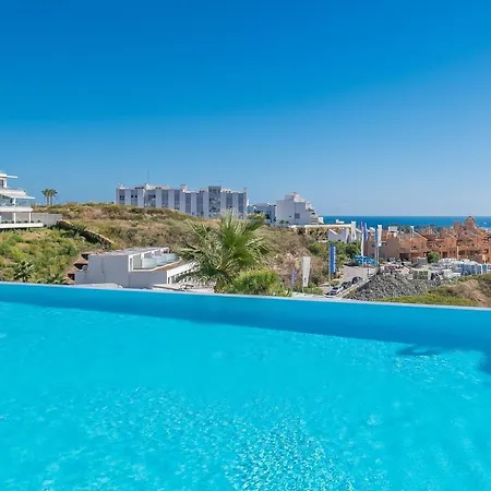 Unique 3-bdrm Townhouse, Stunning View, Pool & Bbq