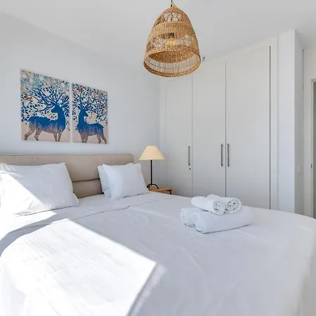 Unique 3-bdrm Townhouse, Stunning View, Pool & Bbq *