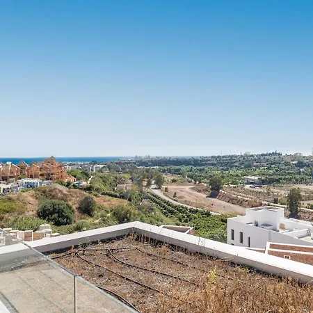 Unique 3-bdrm Townhouse, Stunning View, Pool & Bbq Apartment