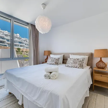 Unique 3-bdrm Townhouse, Stunning View, Pool & Bbq