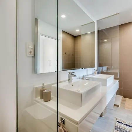 Apartment Unique 3-bdrm Townhouse, Stunning View, Pool & Bbq *