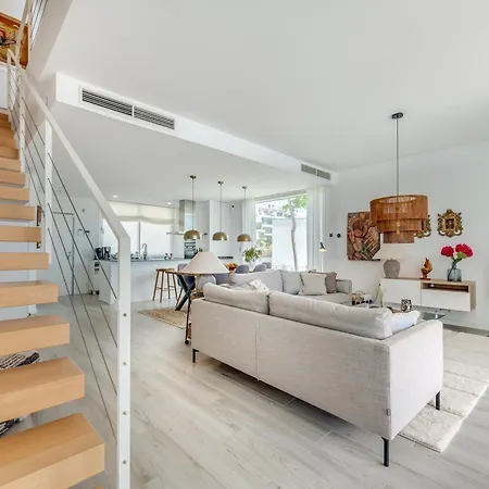 Unique 3-bdrm Townhouse, Stunning View, Pool & Bbq Estepona