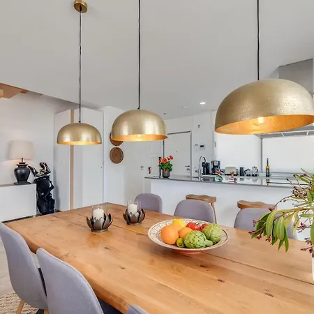 Unique 3-bdrm Townhouse, Stunning View, Pool & Bbq *