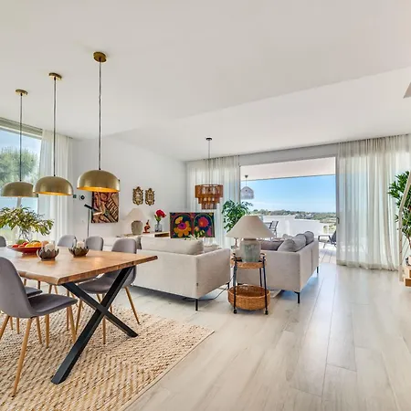 Unique 3-bdrm Townhouse, Stunning View, Pool & Bbq *